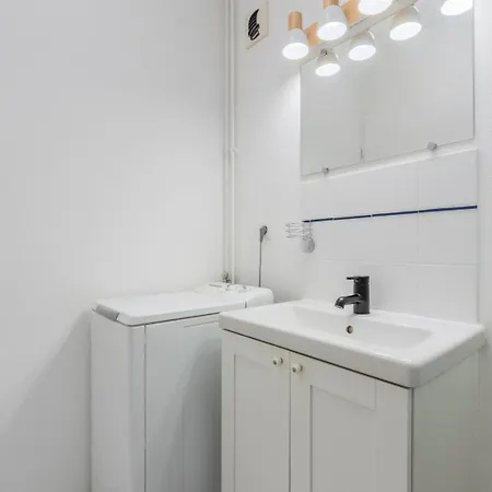 1 Bedroom With Balcony - Near Metro Daire *