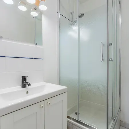 1 Bedroom With Balcony - Near Metro Daire