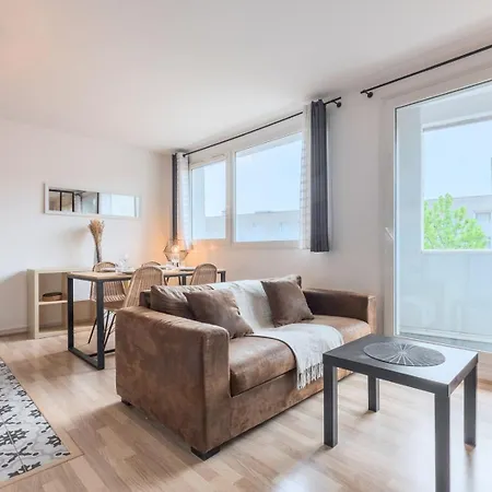 1 Bedroom With Balcony - Near Metro Lille