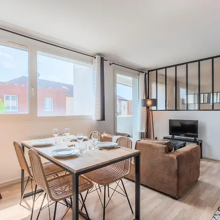 1 Bedroom With Balcony - Near Metro Lille